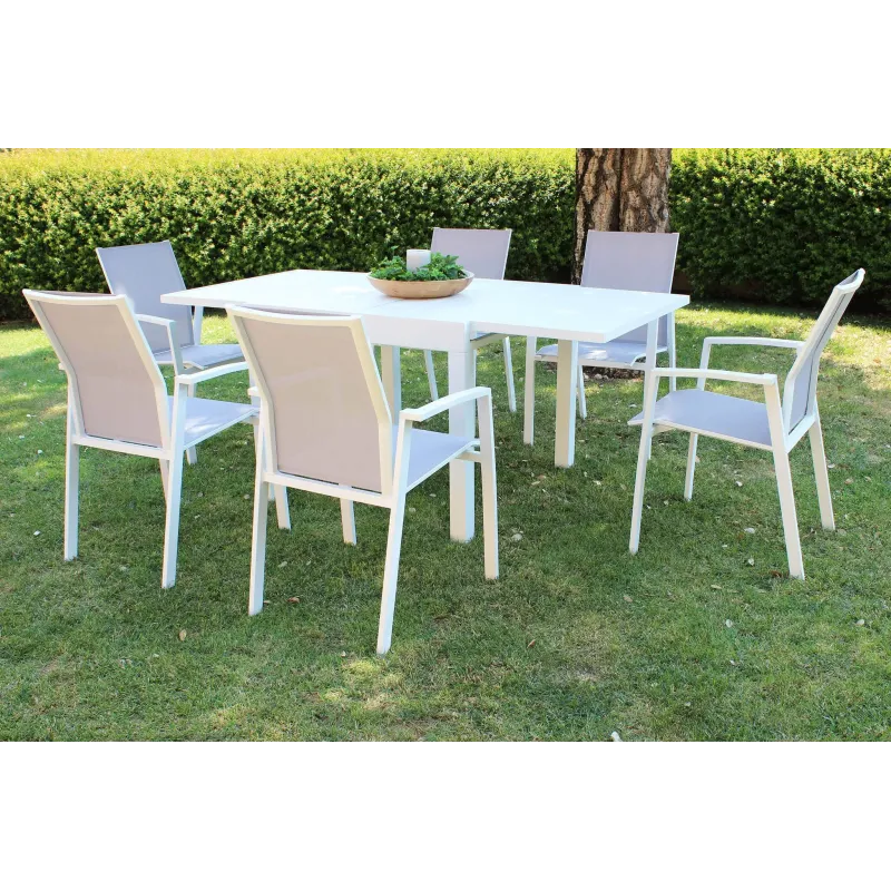 Saponara Ausziehbarer Aluminiumtisch Verschiedene Farben und Größen im Garten mit Stühlen