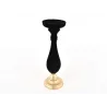 Candelabro de terciopelo negro en varias alturas