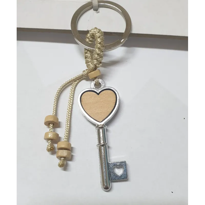 12 Porta-chaves com coração em madeira cor natural