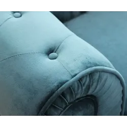 Sofá de 3 lugares com detalhe de veludo azul