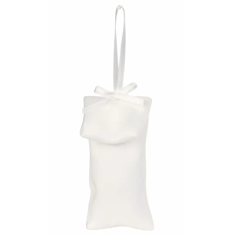 12 sachets en satin pour dragées à suspendre en blanc