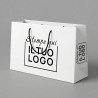 Shopper Premium Orizzontale in Carta Bianca Plastificata Opaca con Stampa Personalizzata Nero.