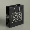 Shopper Premium Verticale in Carta Nera Plastificata Opaca con Stampa Personalizzata Bianca
