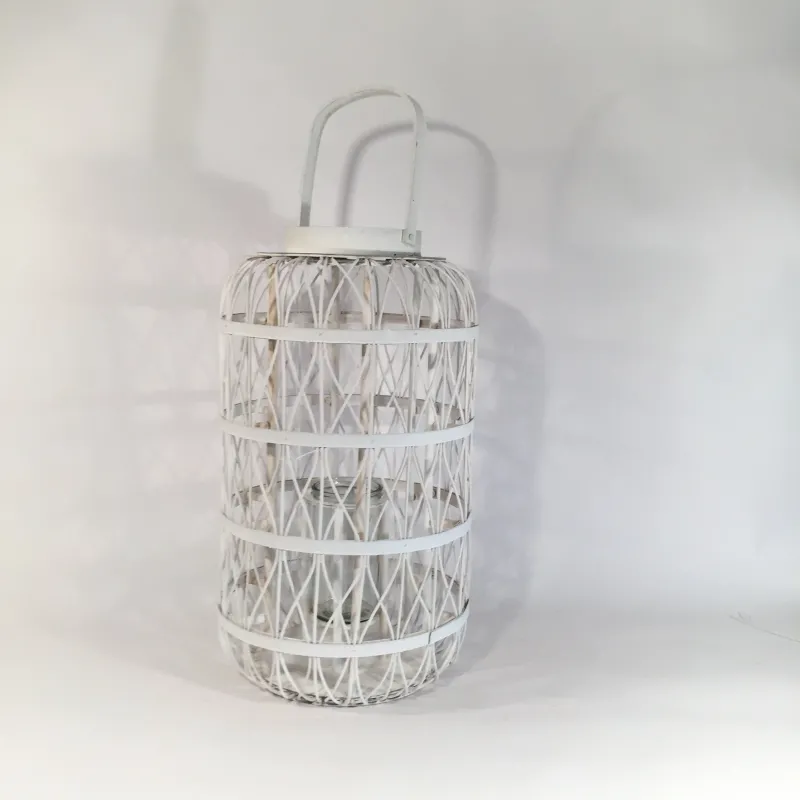 Linterna de madera y metal con vidrio