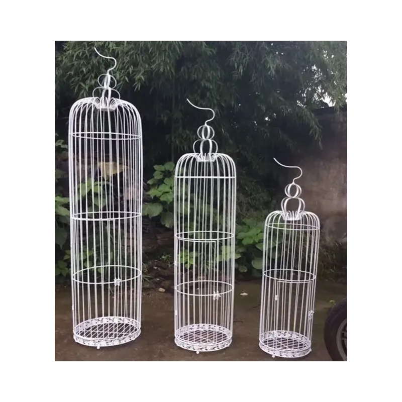 Gaiola de metal branco