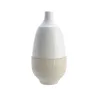 Vase en céramique blanche avec décoration