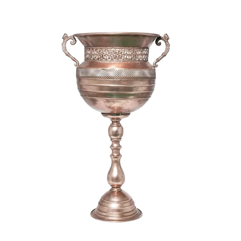 De Kroon van Kerstmis met Pijnboomkegels