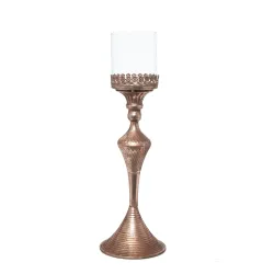 Bougeoirs en métal et en verre