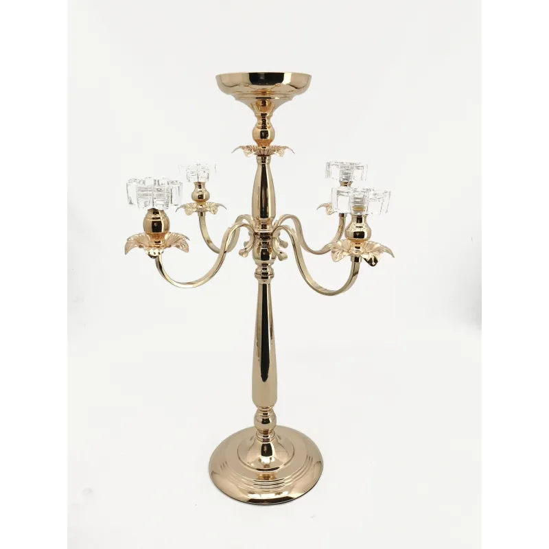 Candelabros de metal polido
