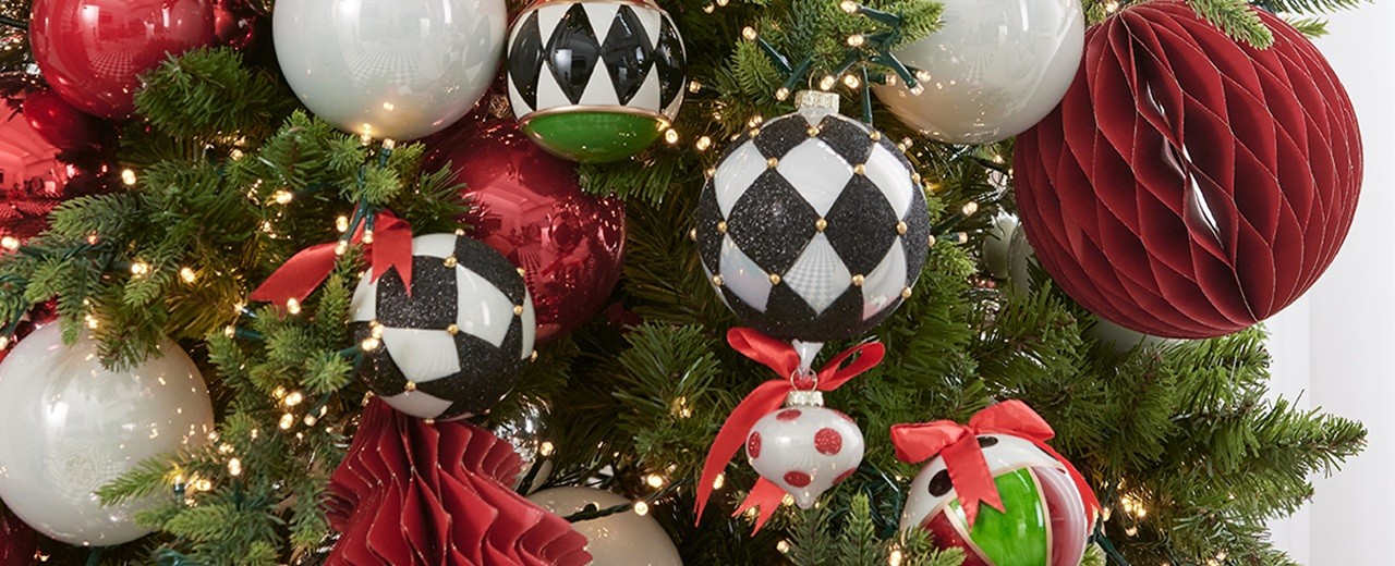 Guida Professionale: Come scegliere, montare, aprire, illuminare e addobbare l’albero di Natale.